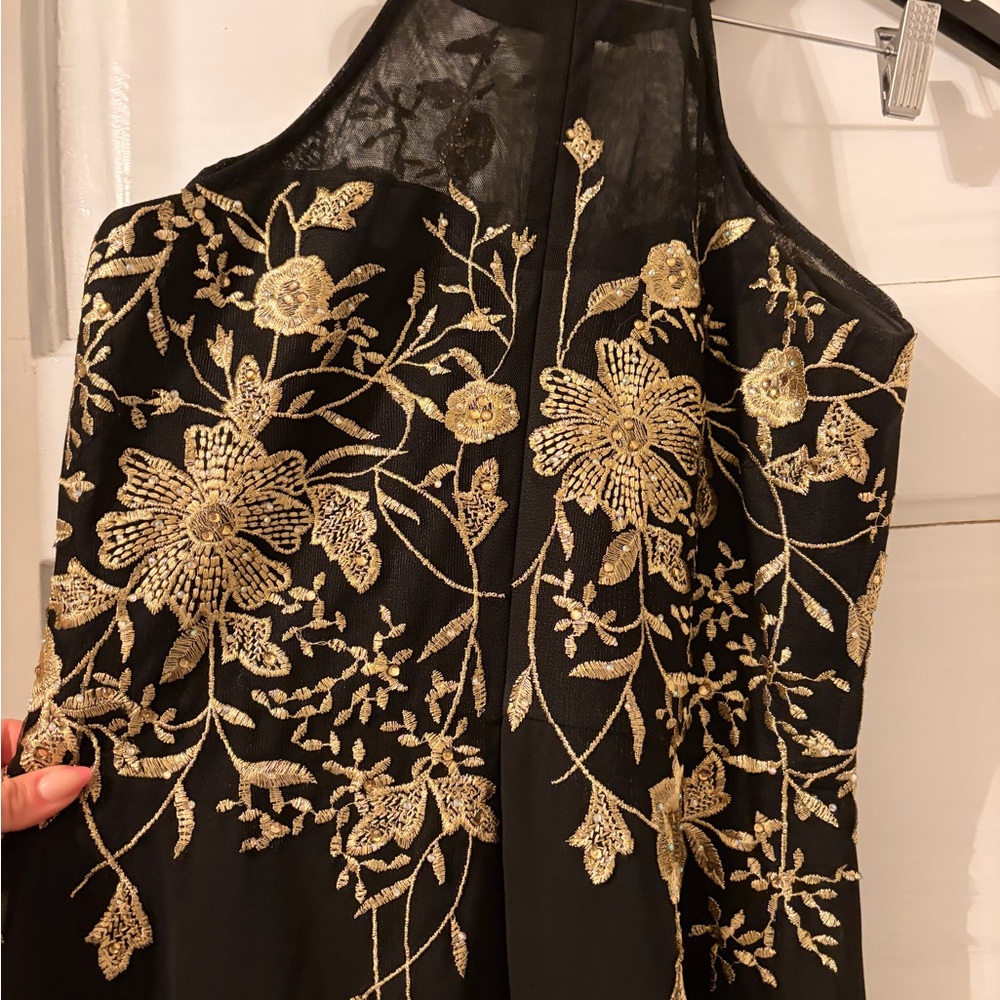 Betsy and Adam Petite Sleeveless Floral-Appliqué Illusion black Gown - Picture 5 of 6